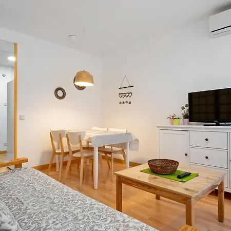 Hauzify I Torremar Apartment *